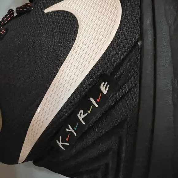 Nike Kyrie Irving 5 Friends Basketball Shoes Mens Size 12
