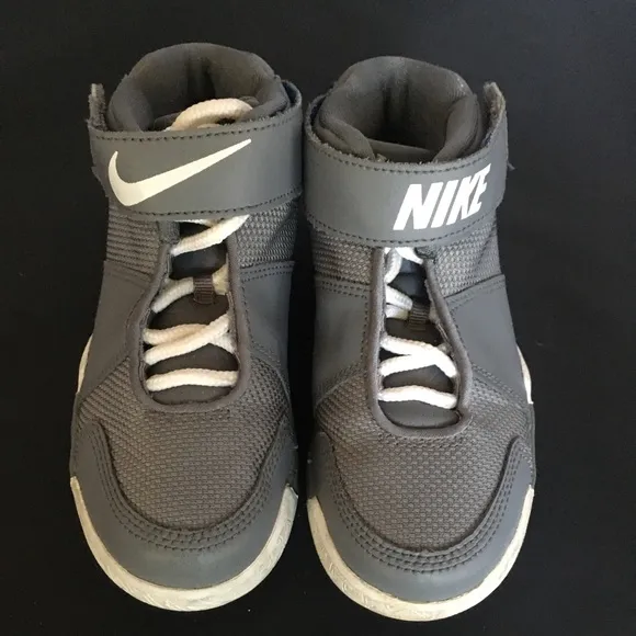 Nike LeBron 2 Toddler Shoes size 10c (King James)