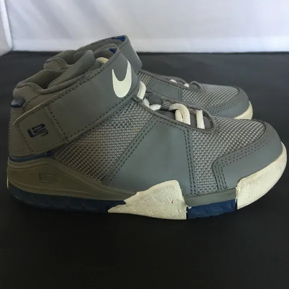 Nike LeBron 2 Toddler Shoes size 10c (King James)