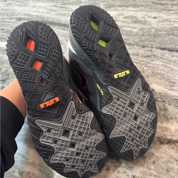 Nike Lebron Air Max Shoes Men’s 9