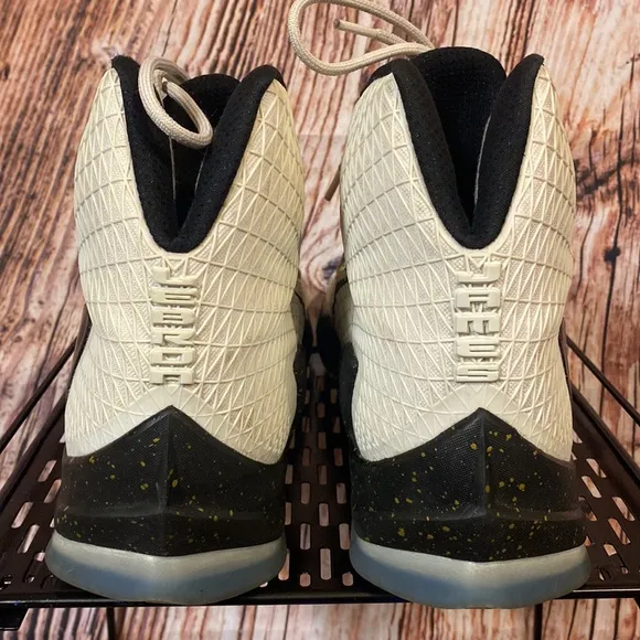Nike Lebron James Elite 13s XIII Gold/White Mens Sz. 14