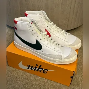 Nike Mens Blazer Mid 77 Vintage Mismatched Sneakers Size 15 High Top Shoes