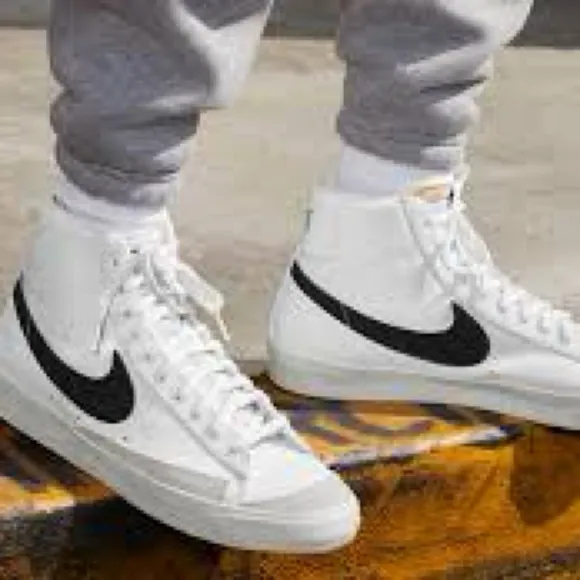 Nike Mens Blazer Mid 77 Vintage Shoes