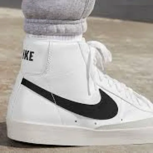 Nike Mens Blazer Mid 77 Vintage Shoes
