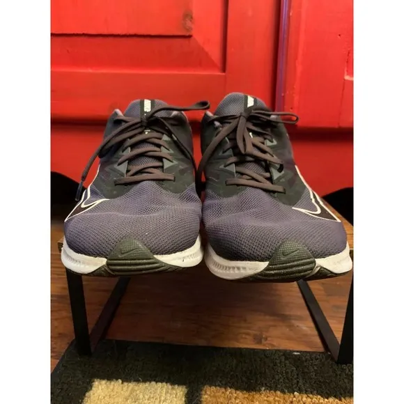 Nike Mens Quest 3 CD0230-002 Size 11 Black Running Shoes Sneakers EUC Grey Black