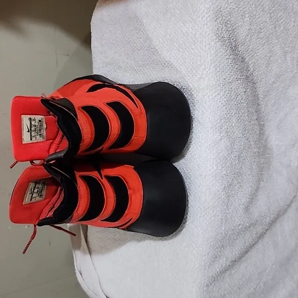 Nike Men's Red High-Top Sneakers Color Red Side 12