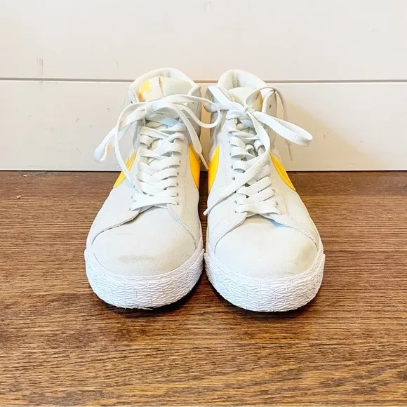 Nike | Men’s SB Blazer Mid Summit White/Laser Orange High Top Sneakers Size 8