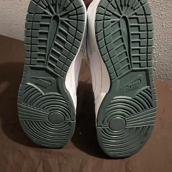 Nike Men's White and Green Sneakers Dunk Low SE Vintage Green