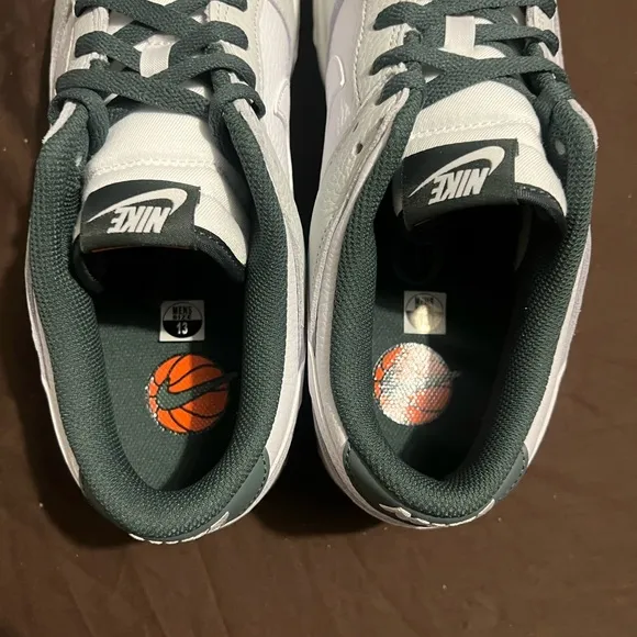 Nike Men's White and Green Sneakers Dunk Low SE Vintage Green