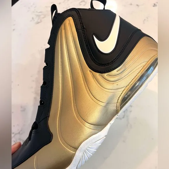 Nike Rare Air Max Wavy Men’s SZ.11 Vintage Basketball Shoes Gold/Black  New