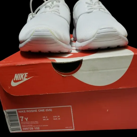 Nike Roshe One (GS) 599729 102 Size 7Y White Wolf Gray