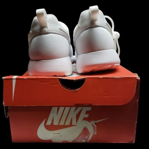 Nike Roshe One (GS) 599729 102 Size 7Y White Wolf Gray