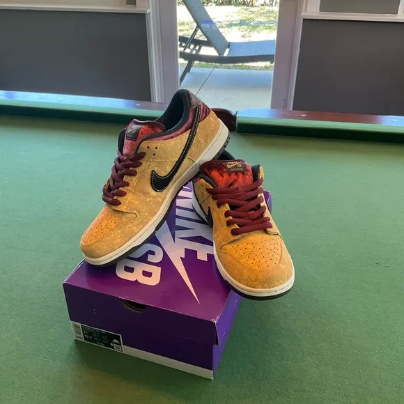 Nike SB Dunk Low Pro Shoes City of Cinema Celestial Gold and Black Brand New 11