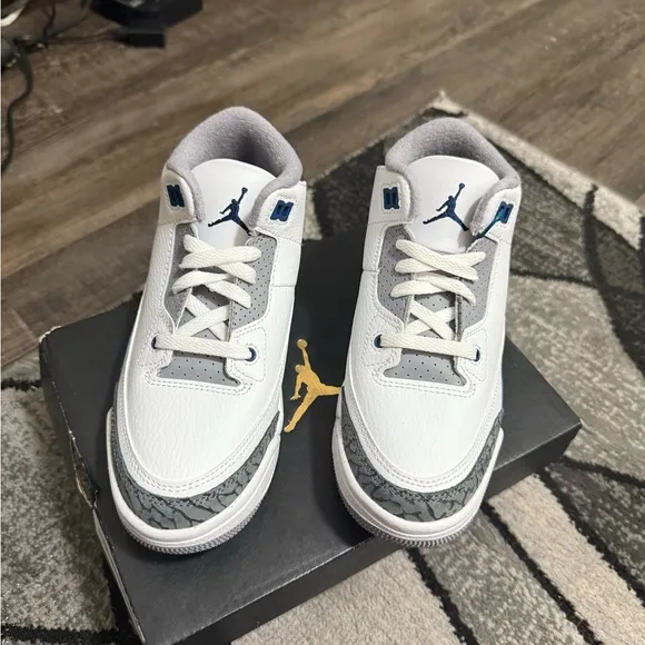 Nike White and Gray Sneakers with Classic Design