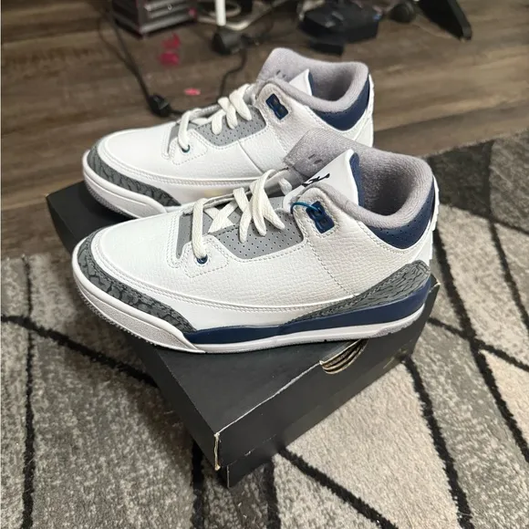 Nike White and Gray Sneakers with Classic Design