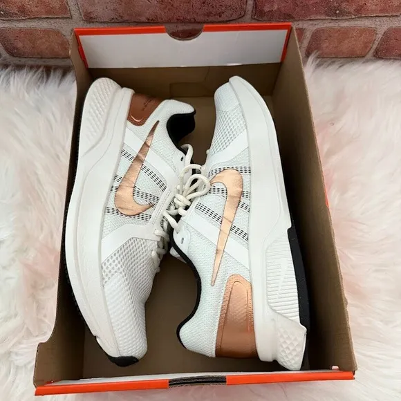 Nike Women's Run Swift 2 Size W11 Men's 9.5 Running Shoes Sail/ Copper Black