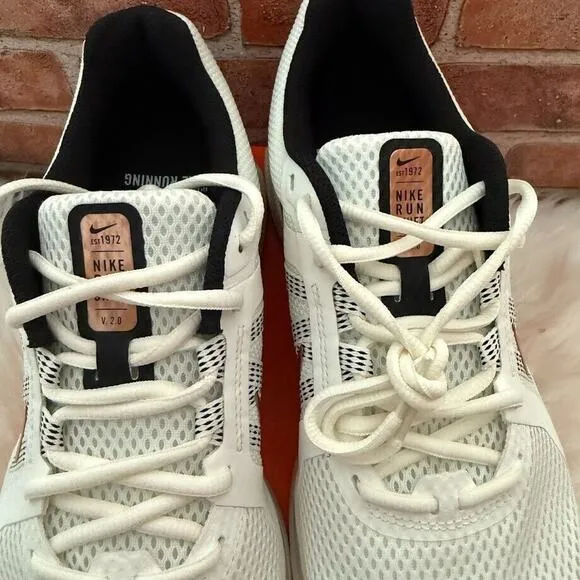 Nike Women's Run Swift 2 Size W11 Men's 9.5 Running Shoes Sail/ Copper Black