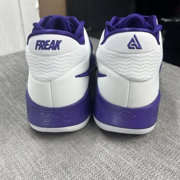 Nike Zoom Freak 4 Promo Men's size 15 purple White Basketball Shoes DX6652 500