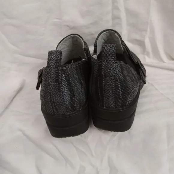 Nurse Mates Align Arya Charcoal Sweater Shoes Leather Clogs Size 7W