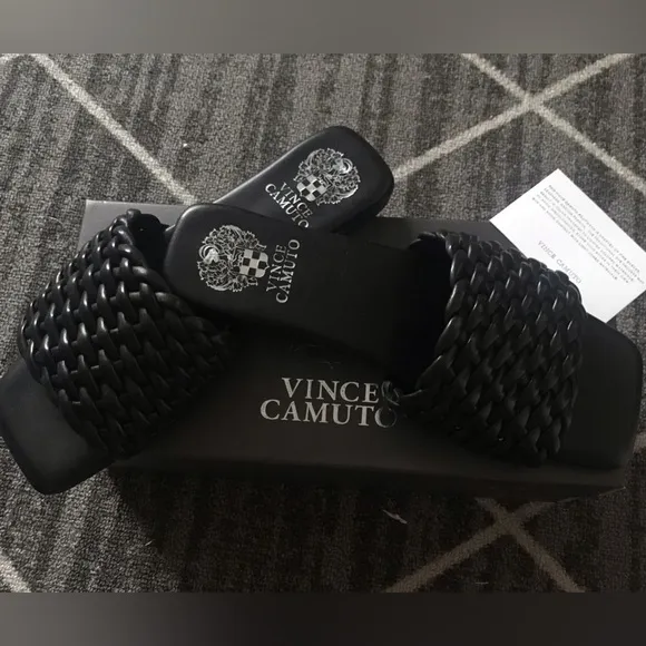 NWB Vince Camuto Leather Arissa Quilted Slide Sandals