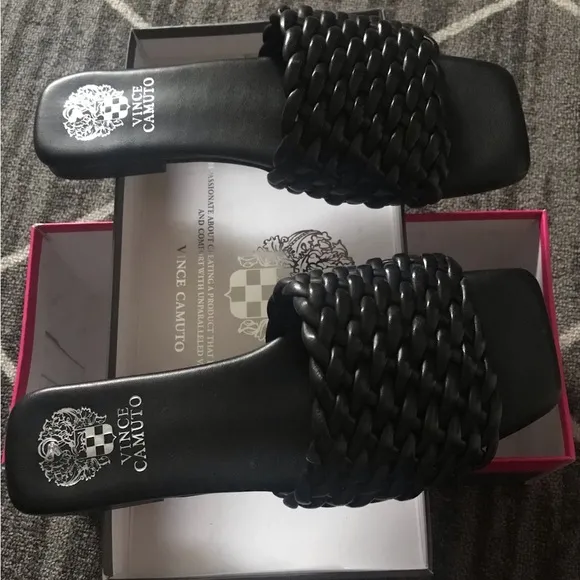 NWB Vince Camuto Leather Arissa Quilted Slide Sandals