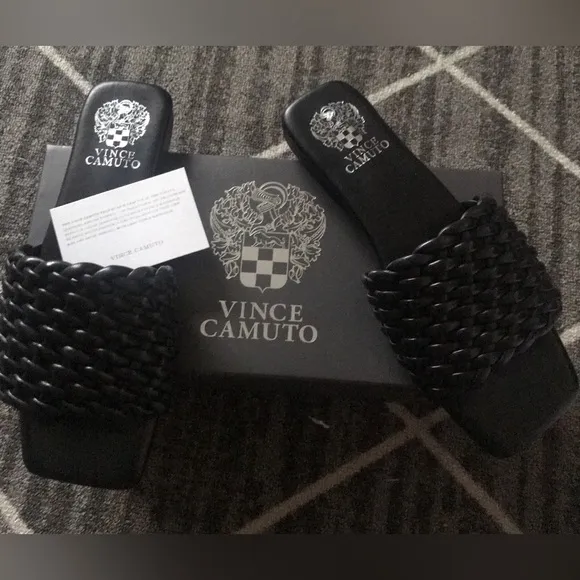NWB Vince Camuto Leather Arissa Quilted Slide Sandals