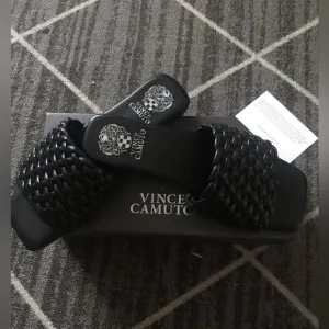 NWB Vince Camuto Leather Arissa Quilted Slide Sandals