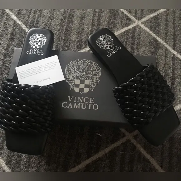NWB Vince Camuto Leather Arissa Quilted Slide Sandals
