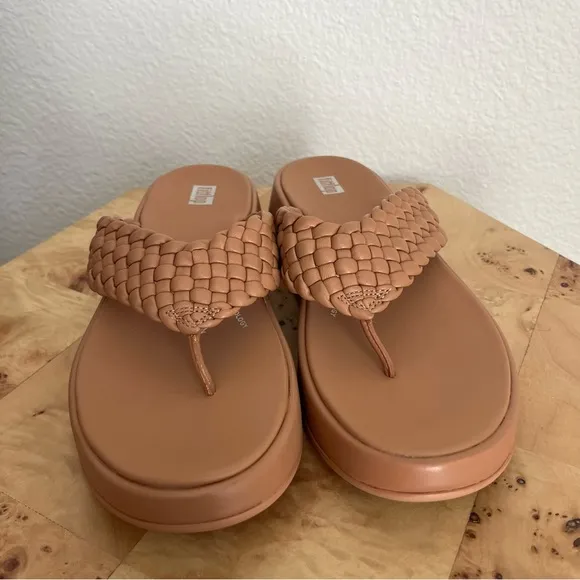 NWOB Fitflop Women F Mode Woven Leather Flatform Toe Post Sandals Latte Tan