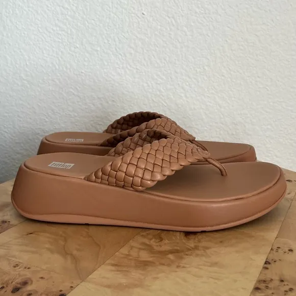 NWOB Fitflop Women F Mode Woven Leather Flatform Toe Post Sandals Latte Tan