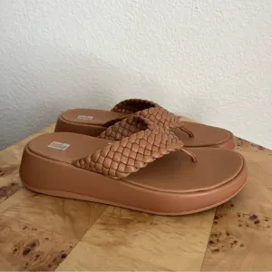 NWOB Fitflop Women F Mode Woven Leather Flatform Toe Post Sandals Latte Tan