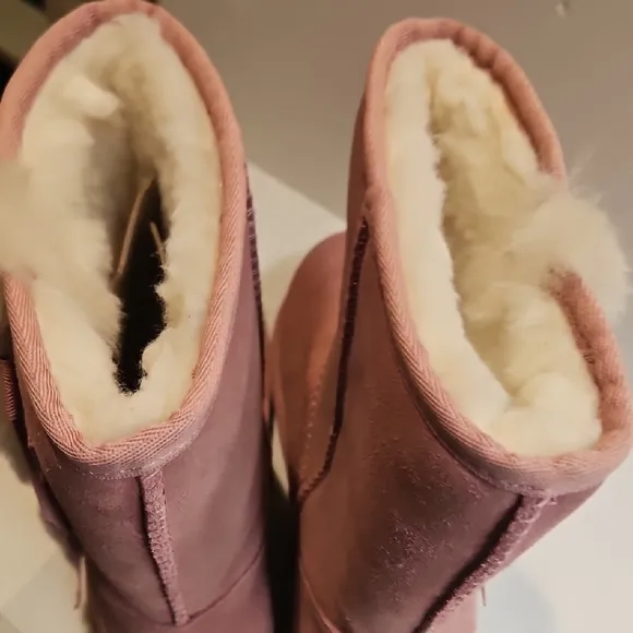 NWOB  Koolaburra  BY  UGG Women's Pink Boots Size 8