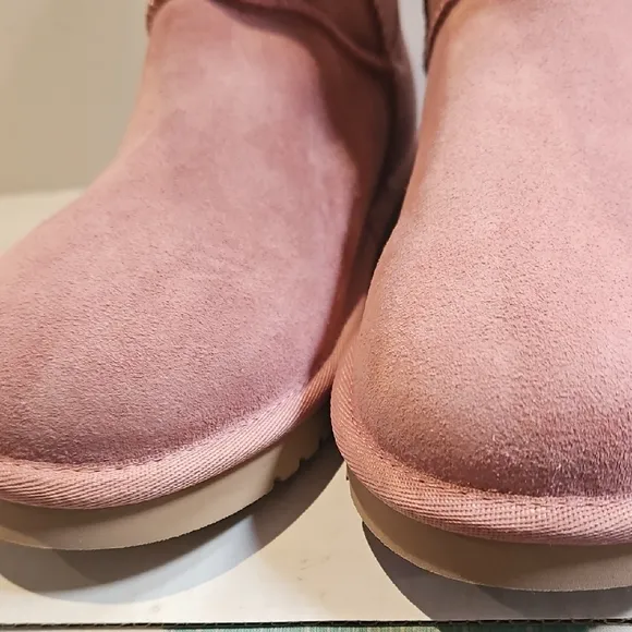 NWOB  Koolaburra  BY  UGG Women's Pink Boots Size 8