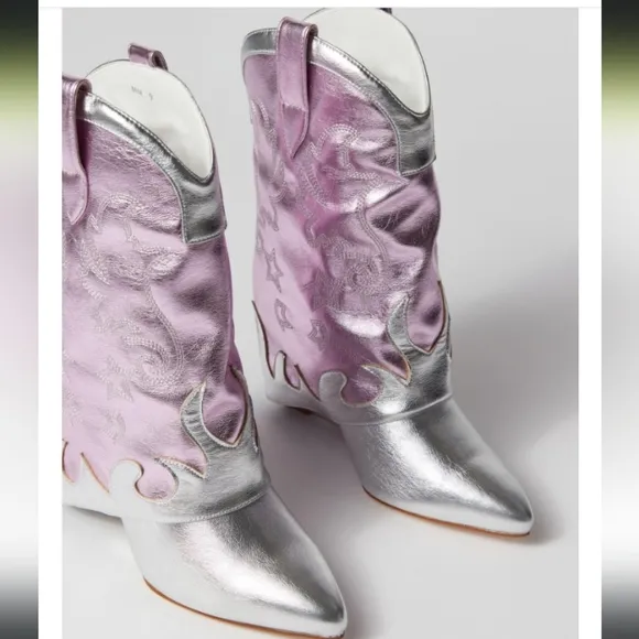 NWOB Metallic Western Space Cowgirl Silver &amp; Pink Wedge Bootie Size 7