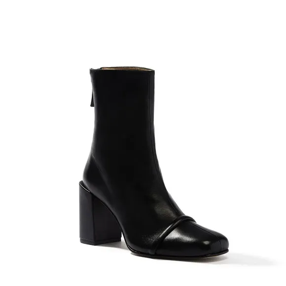 NWOT Chelsea Paris Gigi Ankle Leather Boots in Black Business Casual City Chic