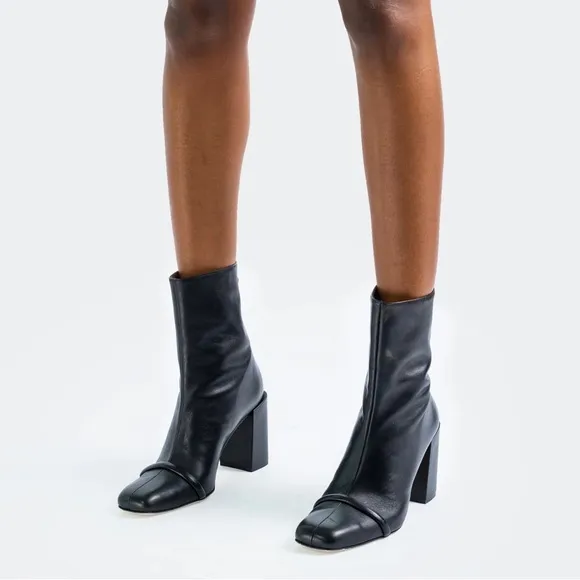 NWOT Chelsea Paris Gigi Ankle Leather Boots in Black Business Casual City Chic