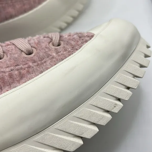 NWOT Converse Chucks Lugged 2.0 High Top Pink Velour Sneakers Shoes Womens 10.5
