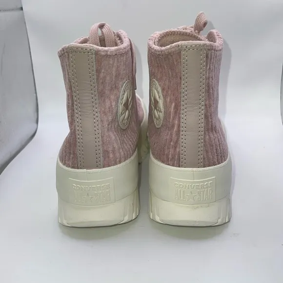 NWOT Converse Chucks Lugged 2.0 High Top Pink Velour Sneakers Shoes Womens 10.5