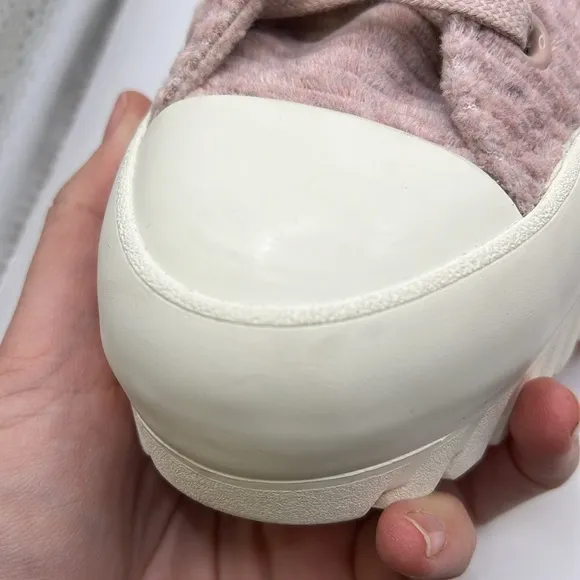 NWOT Converse Chucks Lugged 2.0 High Top Pink Velour Sneakers Shoes Womens 10.5