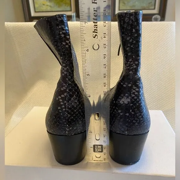 NWOT Ecco blue grey snake skin boots size 40 classic sleek minimalist chic