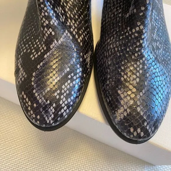 NWOT Ecco blue grey snake skin boots size 40 classic sleek minimalist chic