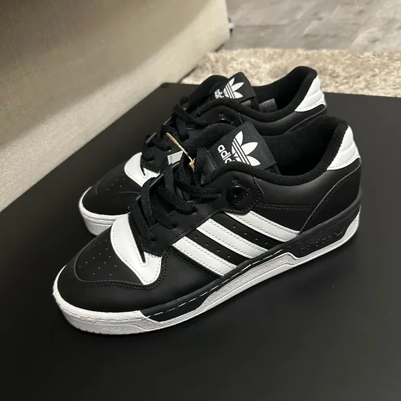 NWT Adidas Rivalry Low Black White Sneakers Big Kids 7 Women’s 8.5