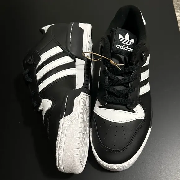 NWT Adidas Rivalry Low Black White Sneakers Big Kids 7 Women’s 8.5