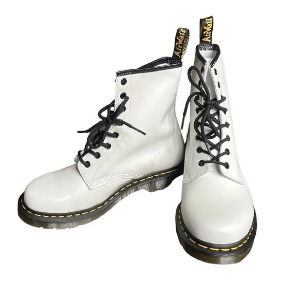 NWT Dr. Martens 1460 Smooth Leather Lace Up Boots - White - Womens sz 10