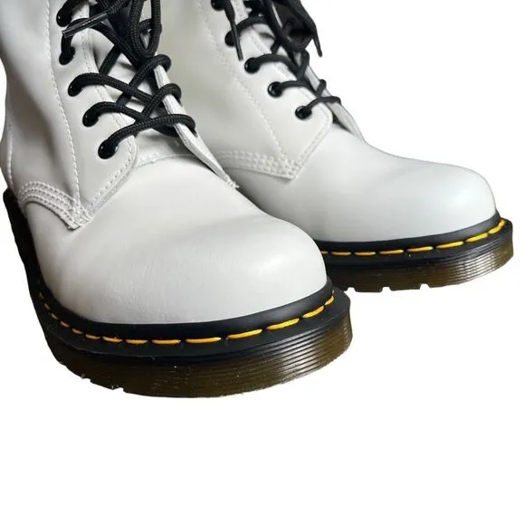 NWT Dr. Martens 1460 Smooth Leather Lace Up Boots - White - Womens sz 10