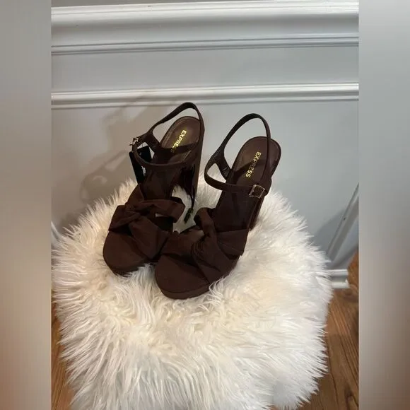 Nwt Express faux suede twist platform heeled sandal