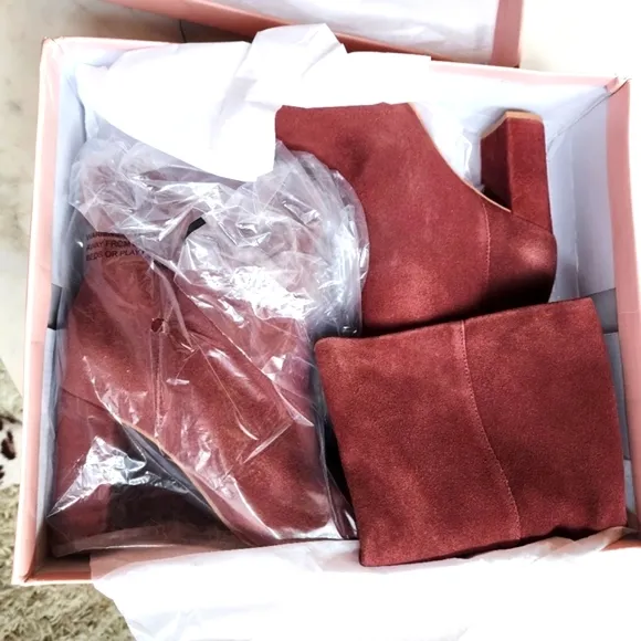 NWT Lulu's Chinese Laundry Krafty Redwood suede leather boots size 8