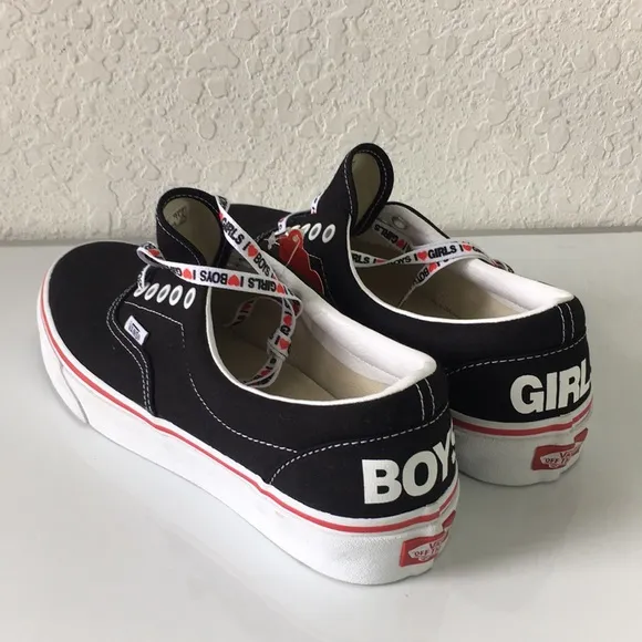 NWT Men Vans Classic I❤️ Heart Shoes size 9.5