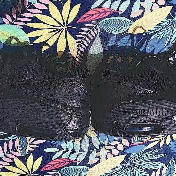 NWT Nike Air-MAX Low, Sz-4 Youth(BK) &amp; 4 Mens, Fits Women’s Sz-6, Black on Black