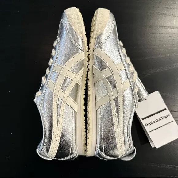 NWT Onitsuka Tiger Mexico 66 Silver Off White Sneakers Size 6